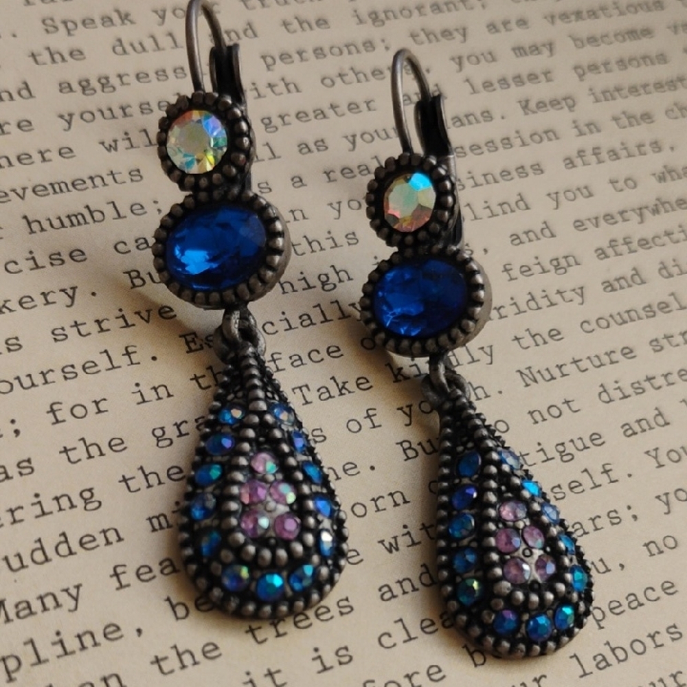 Vintage Style Earrings with rhinestones
